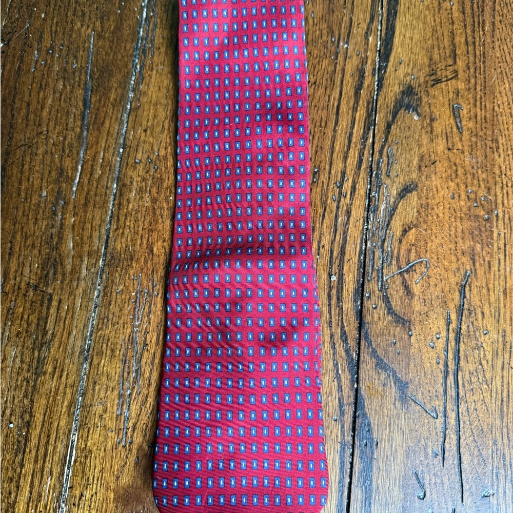 Tommy Hilfiger Classic Burgundy and Navy‎ Patterned Tie 100% silk